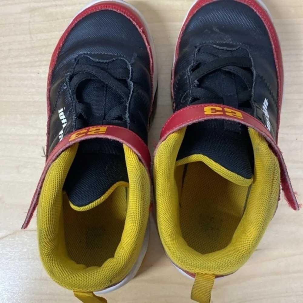 NIKE AIR JORDAN MAX‎ AURA 3 kids black, yellow & red size 2Y